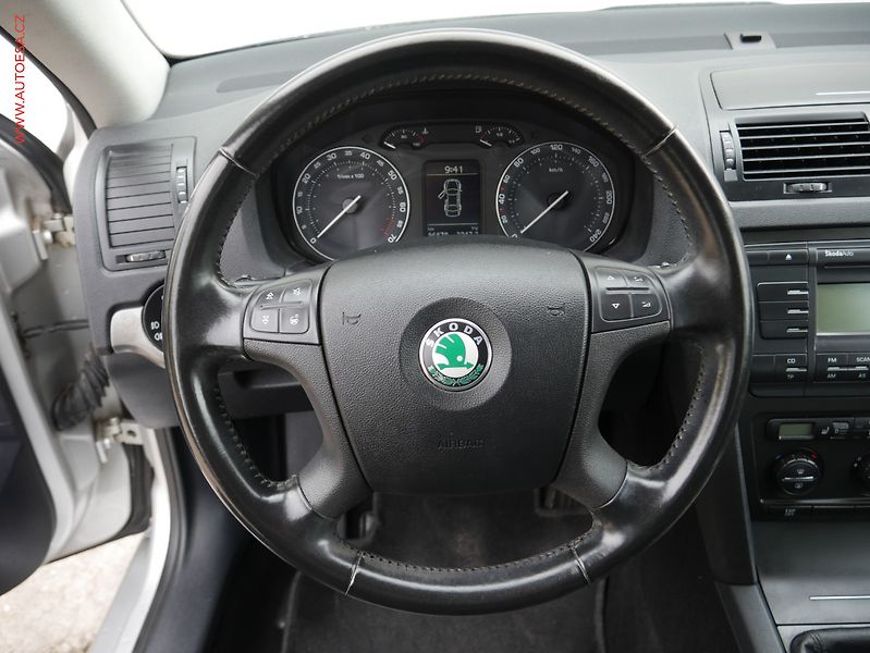 Škoda Octavia (2006) 2.0 FSI, nez.topení - fotka 15 z 20