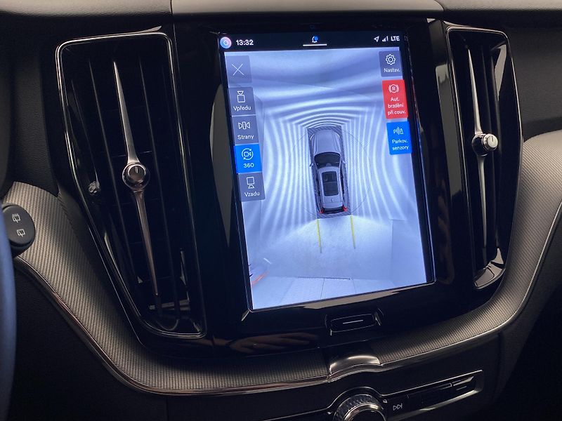 Volvo XC60 B5 AWD DARK PLUS REZERVACE - fotka 52 z 57