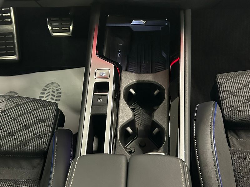 Volkswagen Passat (2025) R-Line Black 142kW DSG 4WD | Z - fotka 40 z 65