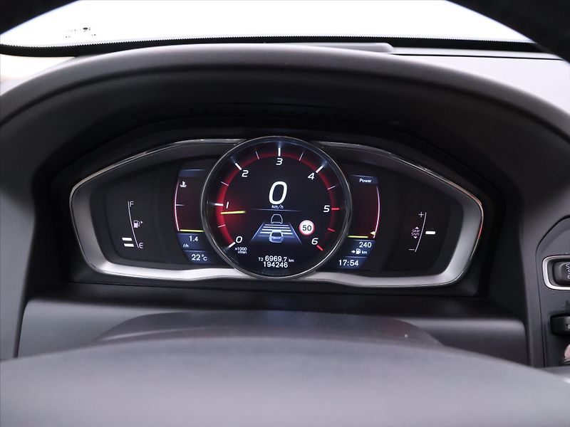 Volvo XC60 2,0 D3 100kW Summum Serv.Kniha - fotka 17 z 28
