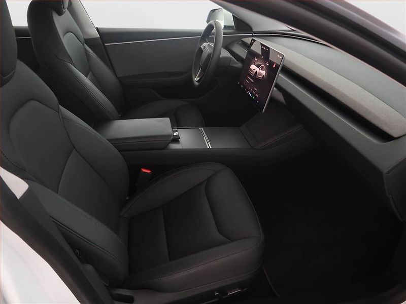 Tesla Model 3 (2024) Standard Range 60kWh, SoH 94% - fotka 9 z 19