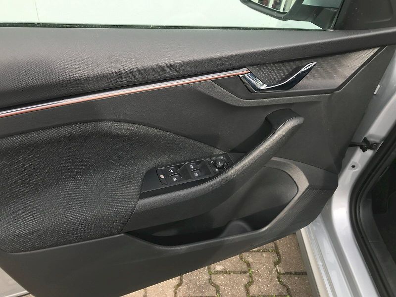 Škoda Kamiq (2024) Top Selection 1,0 TSI - fotka 17 z 26
