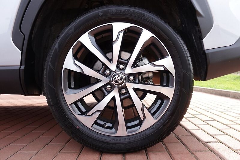 Toyota Corolla Cross 1,8 HEV Comfort Tech FWD - fotka 8 z 33