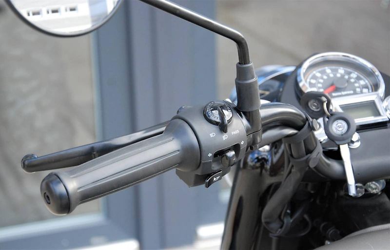 Royal Enfield Classic 350 (2026) GREY - fotka 17 z 25