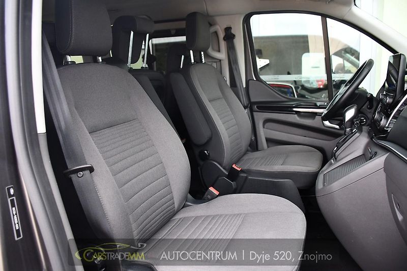 Ford Tourneo Custom 2.0EcoBlue 8.MÍST TITANIUM - fotka 15 z 43