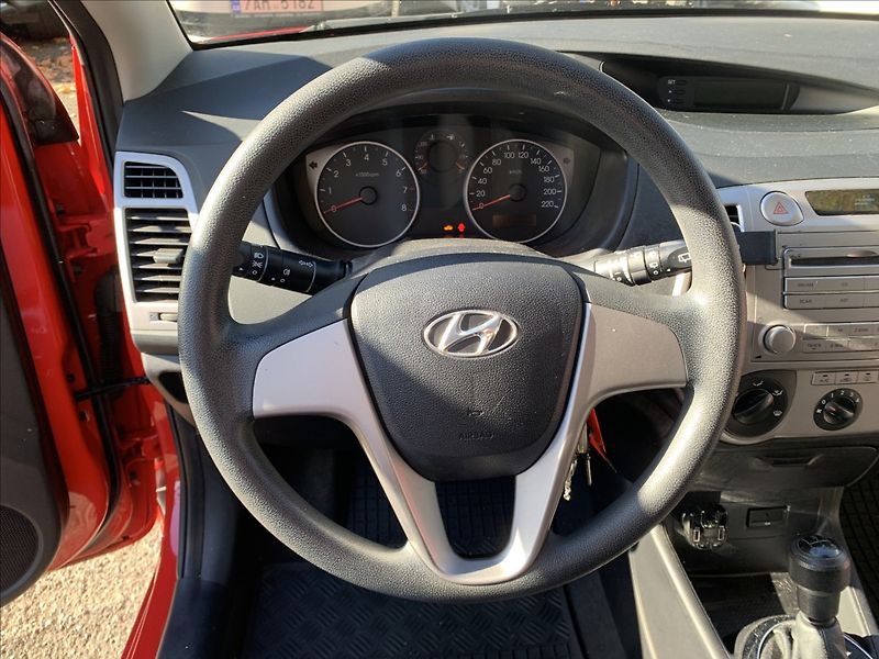Hyundai i20 1,3 i - fotka 10 z 17