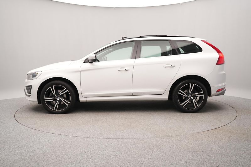Volvo XC60 D4 R-DESIGN AUT RERERVACE - fotka 7 z 46