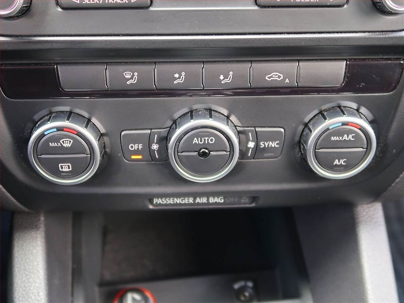 Volkswagen Jetta (2012) 1.2 TSI, Serv.kniha, Tempomat - fotka 15 z 16