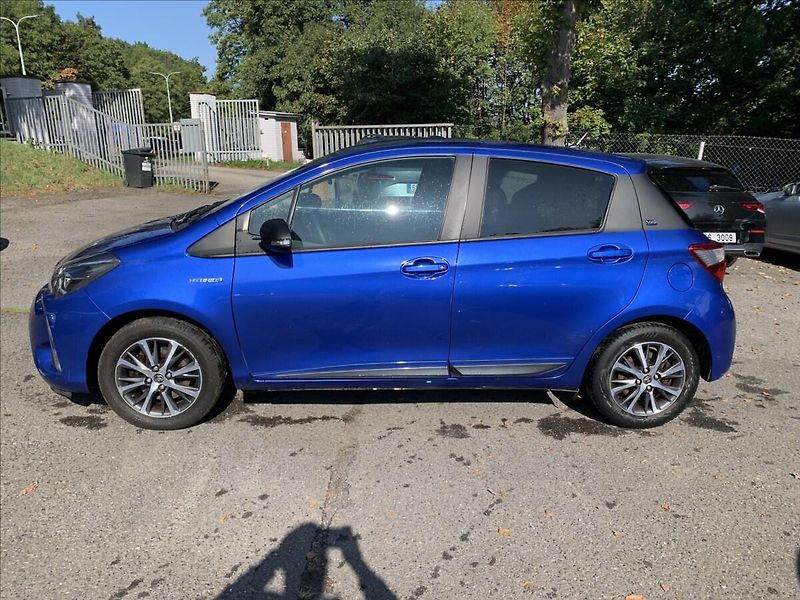 Toyota Yaris 1,5 HYBRID - fotka 8 z 20