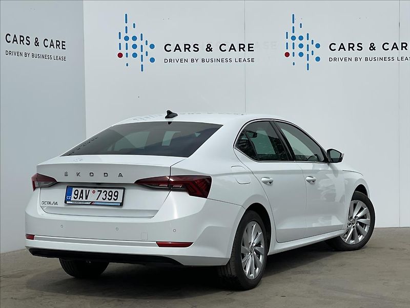 Škoda Octavia 2,0 TDI DSG Style MatrixLED - fotka 3 z 22