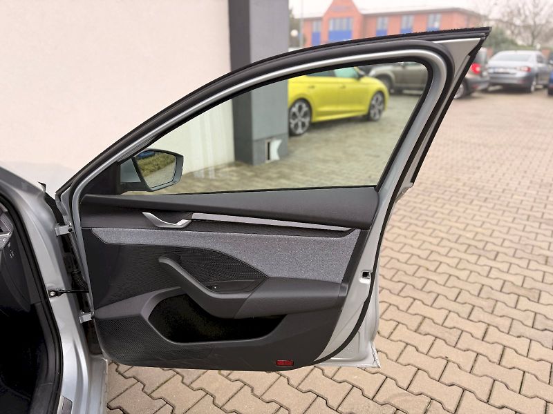 Škoda Octavia (2024) COMBI TOP SELECTION 2,0 TDI 11 - fotka 22 z 33
