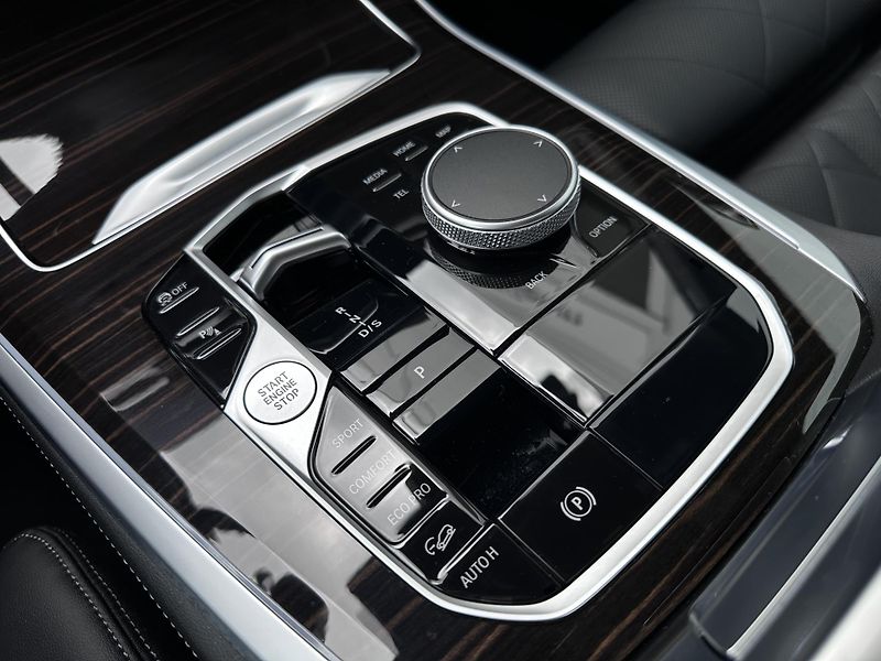 BMW X5 xDrive30d M-Sport - fotka 28 z 34