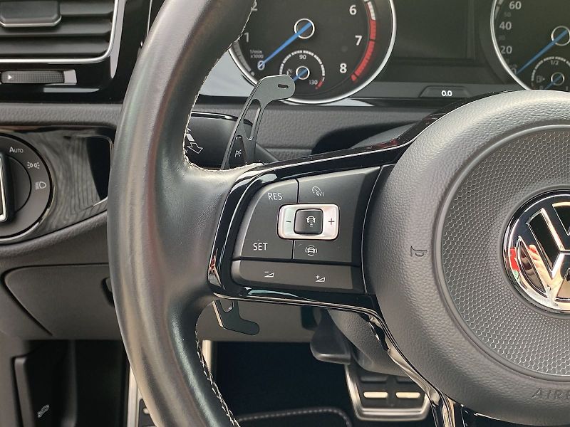 Volkswagen Golf (2019) 2.0 TSI DSG 4Motion R-Line - fotka 20 z 34