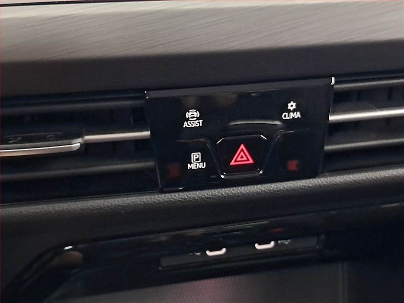 Volkswagen Golf (2023) 1.5 TSI - fotka 16 z 21