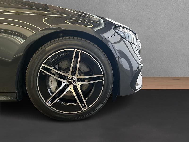 Mercedes-Benz Třídy E E-Třída 220 d 4MATIC kombi AMG - fotka 9 z 21
