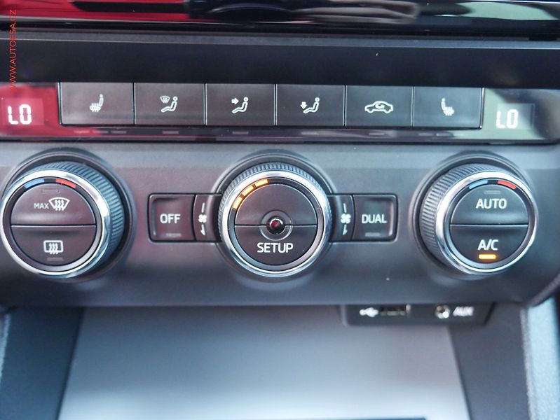 Škoda Octavia (2014) 2.0 TDi, Elegance, navi - fotka 19 z 20