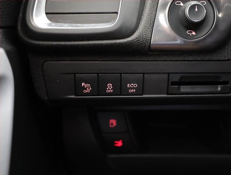 Citroën DS5 (2015) 2.0 BlueHDi, Automat, Navi - fotka 16 z 19