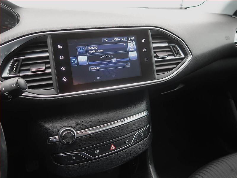 Peugeot 308 (2015) 1.6 e-HDi, Navi, Tempomat - fotka 12 z 20