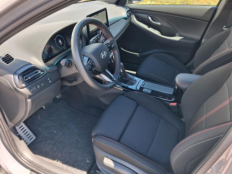 Hyundai i30 1.5 T-GDI MHEV DCT N-Line - fotka 11 z 23