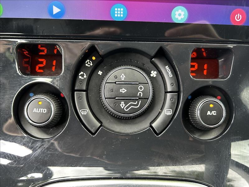 Peugeot 3008 1,6 HDi  Tažné,ALU,Klimatizace - fotka 22 z 43