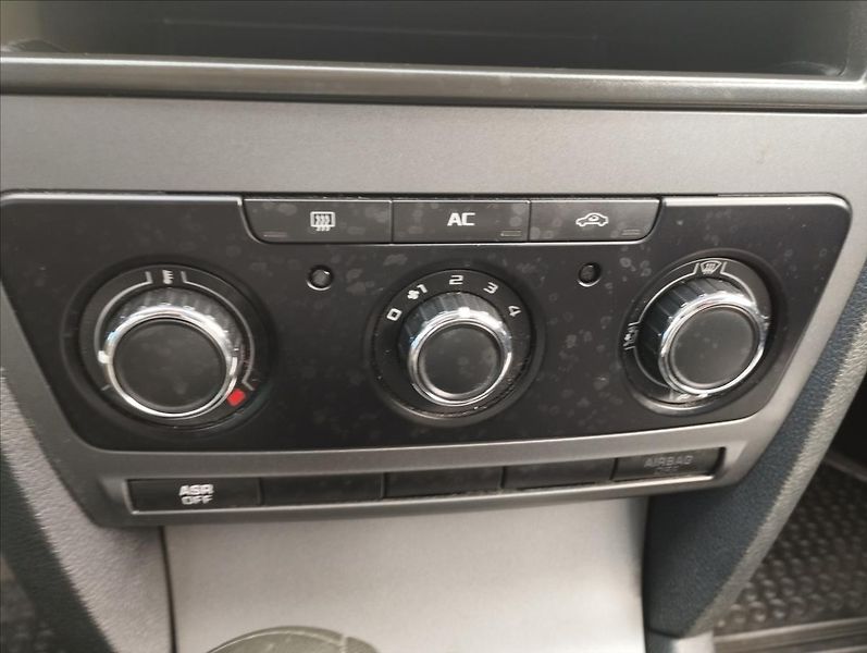 Škoda Octavia 1,6 TDi 77KW - fotka 13 z 15