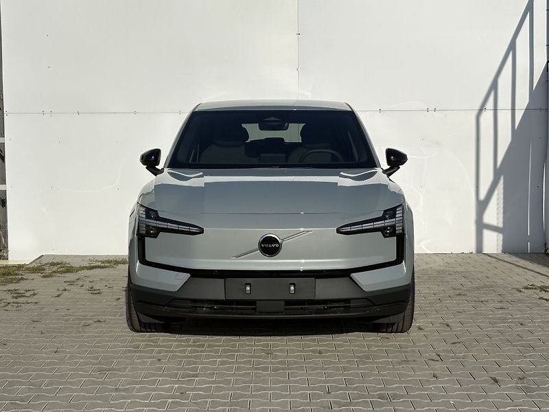 Volvo EX30 PLUS P5 Long Range Electric 20 - fotka 3 z 25
