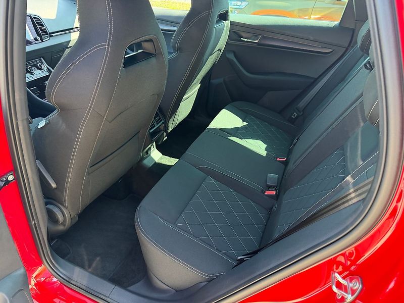 Škoda Karoq Sportline 2,0TDI 110kW DSG - fotka 15 z 19