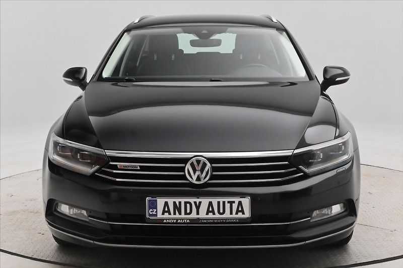 Volkswagen Passat 2,0 TDI 140 kW DSG 4Motion Zár - fotka 2 z 31