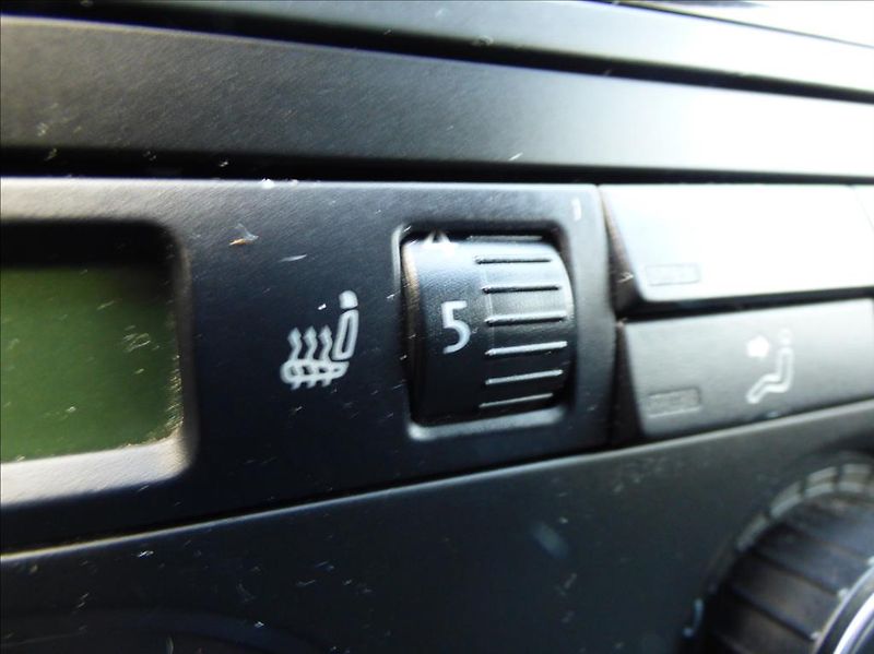 Volkswagen Golf 1,6 Digi Klima,Webasto  Tour - fotka 33 z 42