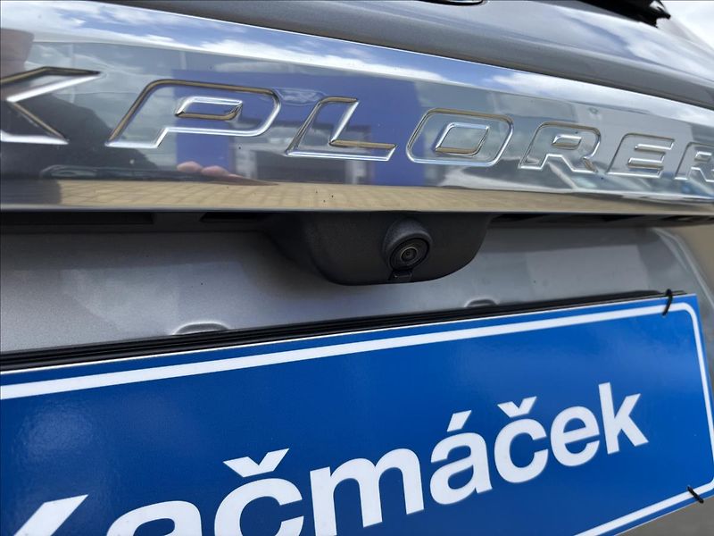 Ford Explorer 3,0 V6 PHEV Platinum AWD 7Míst - fotka 13 z 65