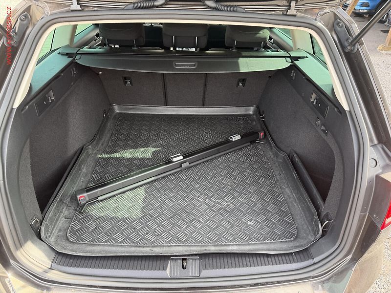 Volkswagen Passat (2018) 2.0TDi, DSG, navi, TZ - fotka 7 z 22