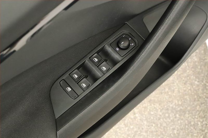 Škoda Scala (2020) 1.6 TDI, Navi, Tempomat - fotka 15 z 15