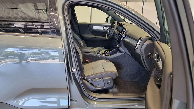 Volvo XC40 (2026) B3 2.0L 163 HP AT7 FWD CORE - fotka 10 z 15