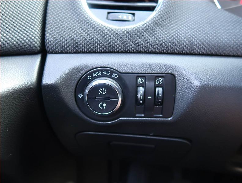 Chevrolet Cruze (2013) 1.8 i 16V, po STK - fotka 15 z 17
