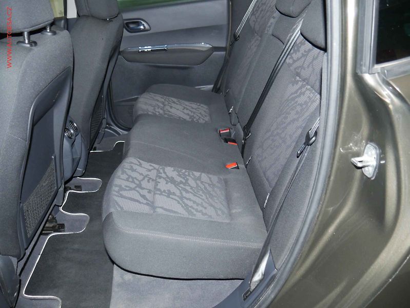 Peugeot 3008 (2010) 1.6VTi, Panor, AC - fotka 10 z 18