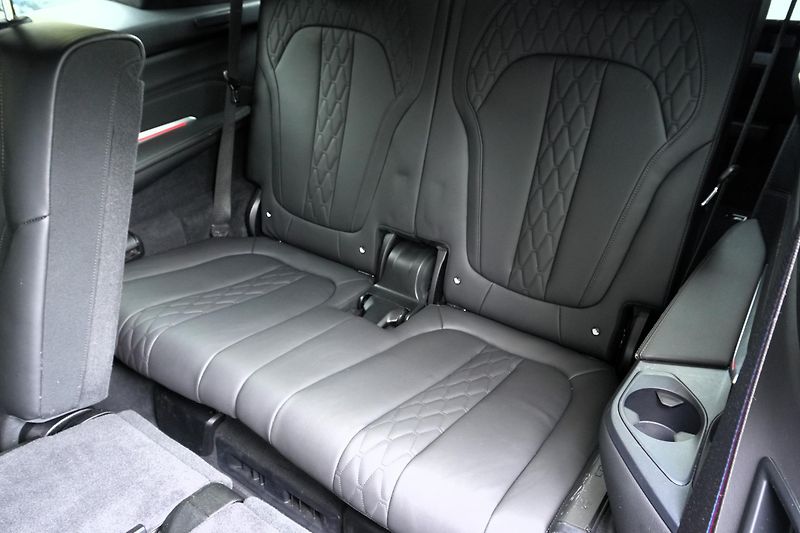 BMW X7 40d xDrive, Masáže, Skylounge - fotka 41 z 47