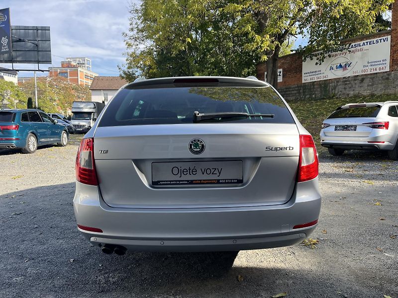 Škoda Superb (2012) 2,0 TDi 103 Kw AMBIENTE - fotka 6 z 16