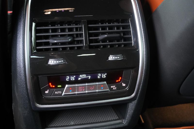 BMW X6 40i xDrive, ČR, Masáž, Webasto - fotka 38 z 44