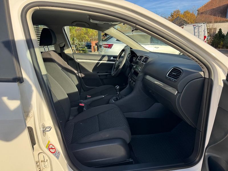 Volkswagen Golf (2013) Comfortline 1.2 TSI 77kW - fotka 25 z 40