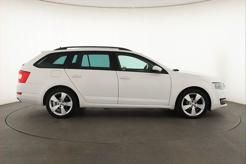 Škoda Octavia (2015) 1.6 TDI, Serv.kniha, Xenony - fotka 6 z 23