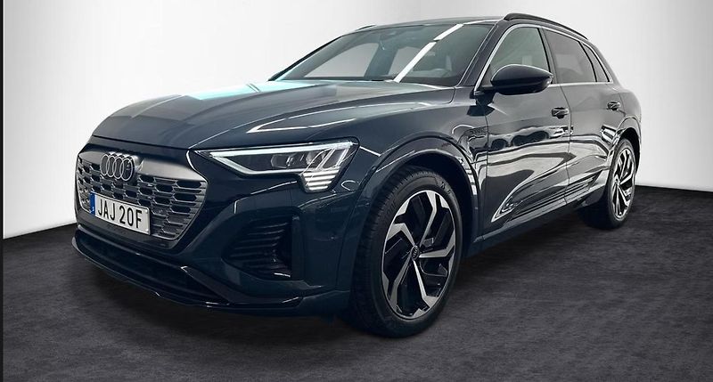 Audi Q8 e-tron 55 Q 360k 4 zóny Pano Matrix - fotka 1 z 22