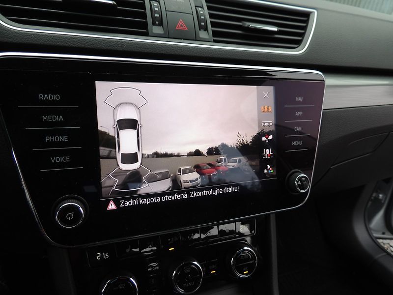 Škoda Superb (2020) 2.0TDi,110kw,Style,webasto,ČR - fotka 34 z 39