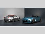 Mazda MX-5 Spyder (vlevo) a MX-5 Speedster.