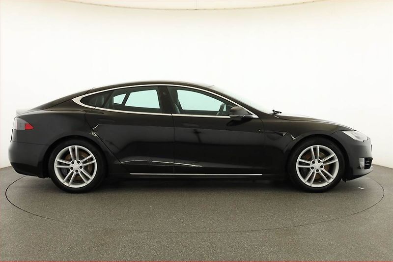 Tesla Model S (2019) Standard Range, SoH 88% - fotka 6 z 22