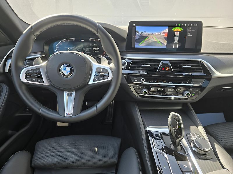 BMW Řada 5 530d xDrive Touring (210 kW) 4 - fotka 7 z 11