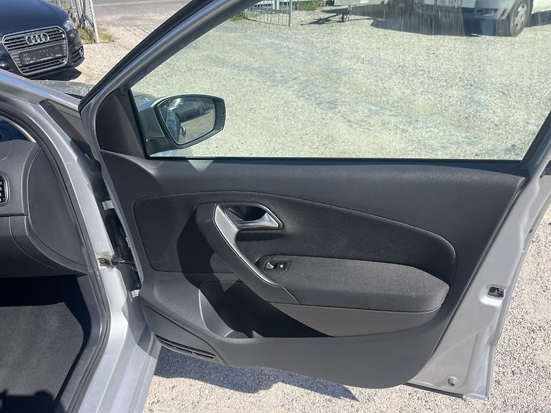 Volkswagen Polo (2010) 1.4 16v DSG 63kw  75000km 1.M. - fotka 21 z 26