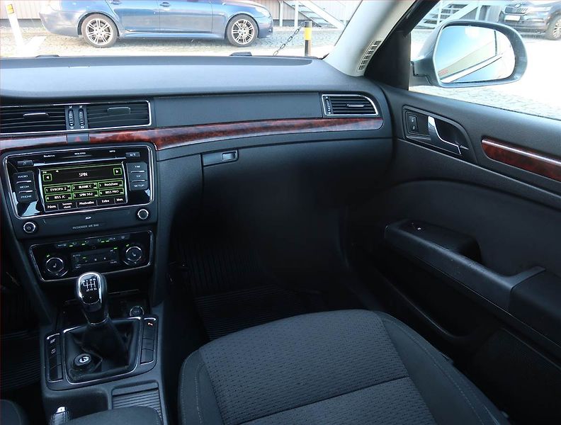 Škoda Superb (2009) Ambition Plus 2.0 TDI, Xenony - fotka 8 z 20