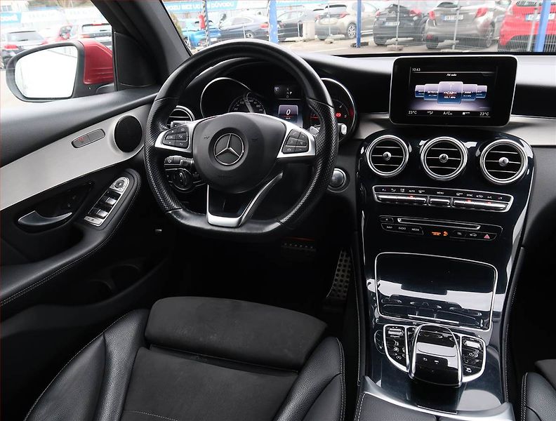 Mercedes-Benz GLC (2018) AMG line 220 d, 4x4,Automat - fotka 7 z 25