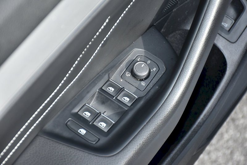 Volkswagen Passat (2023) ELEGANCE 2,0 TDI 110kW DSG - fotka 33 z 35