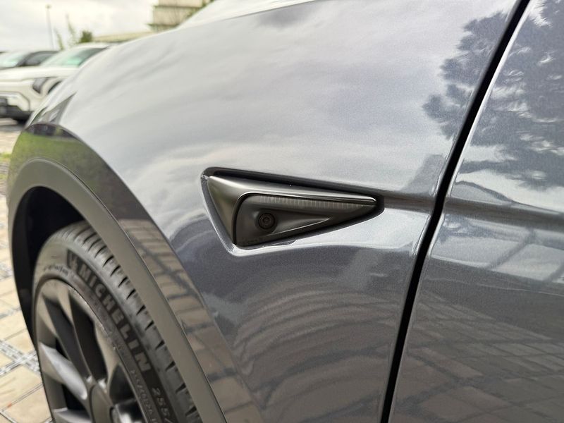 Tesla Model Y Long Range AWD 20´ - fotka 6 z 40